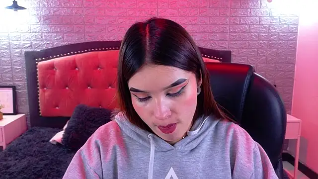 Snapshot of Natalie_loffreda chatting on 23, 10, 2025 Natalie loffreda online show from 23, 10, 2025