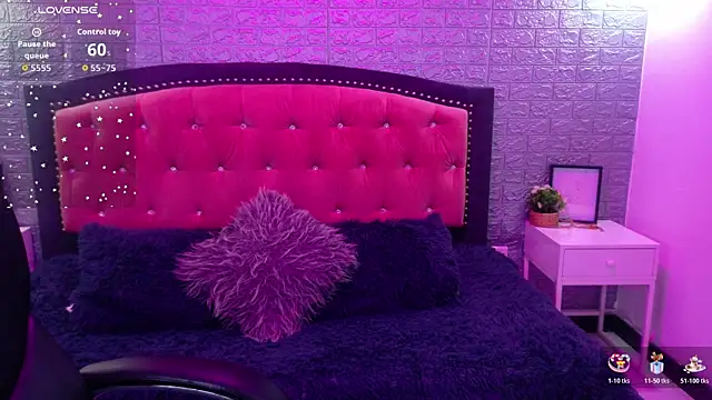 Snapshot of Natalie_loffreda chatting on 19, 11, 2025 Natalie loffreda online show from 19, 11, 2025