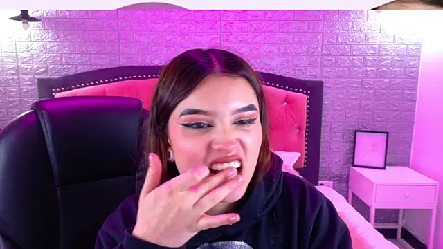 Snapshot of Natalie_loffreda chatting on 25, 9, 2025 Natalie loffreda online show from 25, 9, 2025