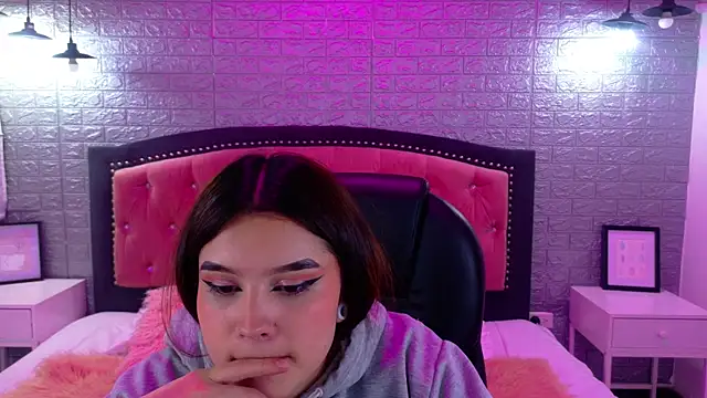 Snapshot of Natalie_loffreda chatting on 20, 9, 2025 Natalie loffreda online show from 20, 9, 2025