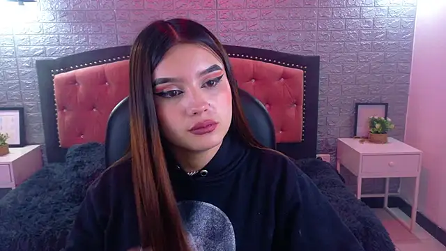 Snapshot of Natalie_loffreda chatting on 4, 11, 2025 Natalie loffreda online show from 4, 11, 2025