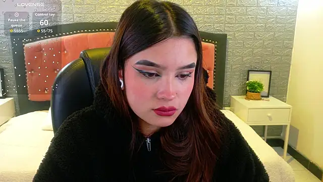 Snapshot of Natalie_loffreda chatting on 3, 12, 2025 Natalie loffreda online show from 3, 12, 2025