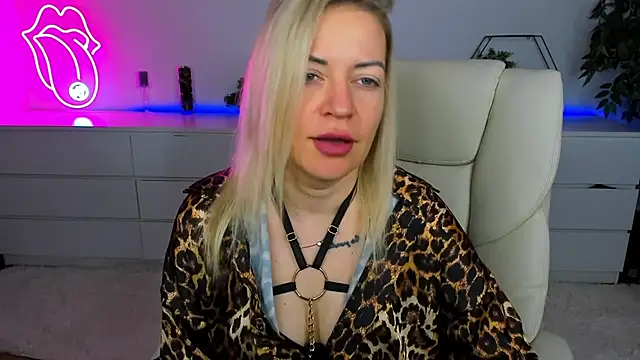 Anna Snows online show from 3, 10, 2025