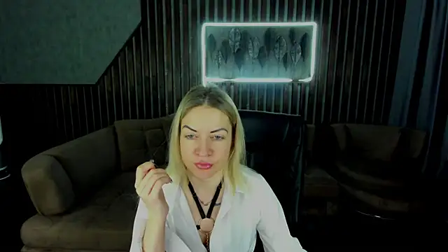 Anna Snows online show from 3, 12, 2025