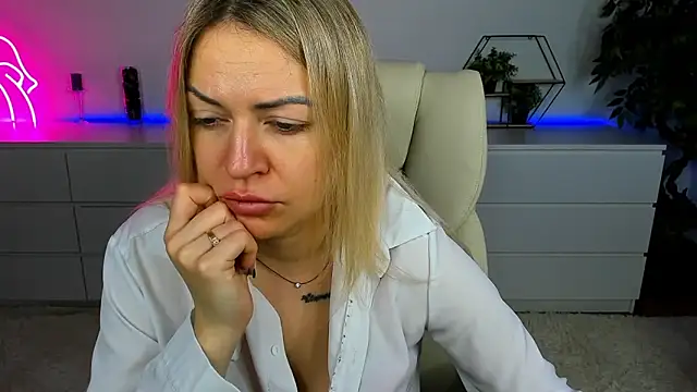 Anna Snows online show from 30, 10, 2025