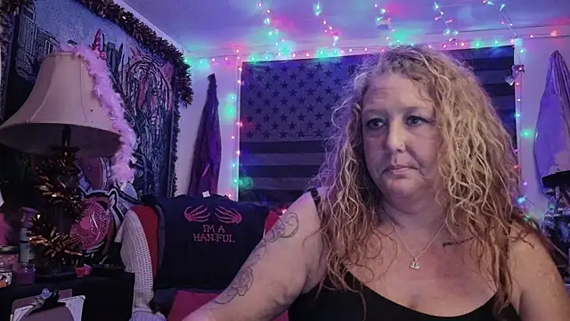 HotRedYeag online show from 15, 10, 2025