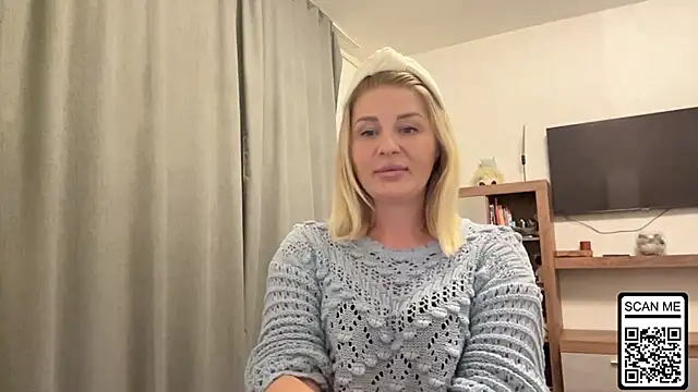 Snapshot of Blondie_xoxoxo chatting on 4, 10, 2025 Blondie xoxoxo online show from 4, 10, 2025