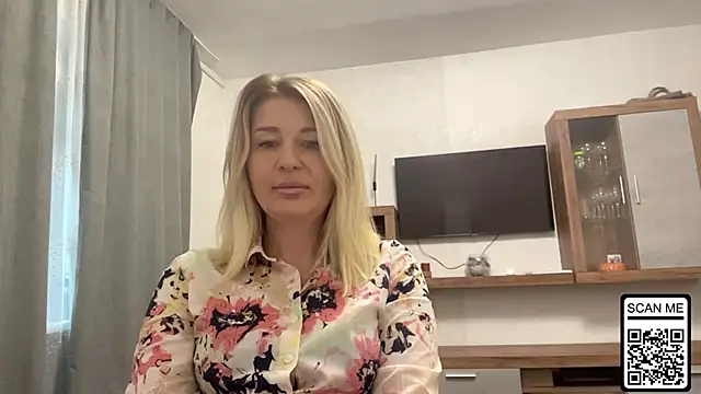 Snapshot of Blondie_xoxoxo chatting on 2, 10, 2025 Blondie xoxoxo online show from 2, 10, 2025