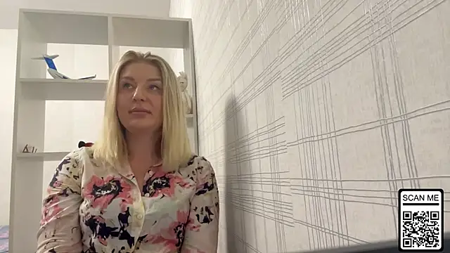 Snapshot of Blondie_xoxoxo chatting on 20, 10, 2025 Blondie xoxoxo online show from 20, 10, 2025