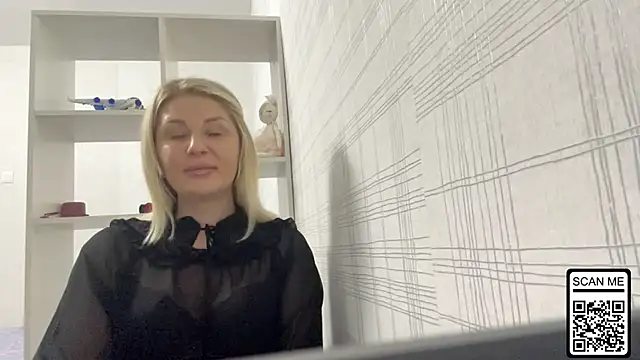 Snapshot of Blondie_xoxoxo chatting on 24, 10, 2025 Blondie xoxoxo online show from 24, 10, 2025