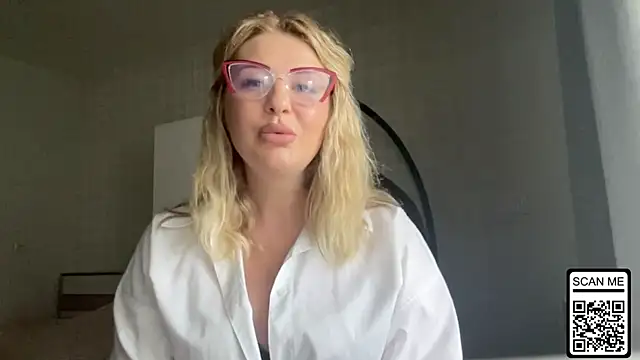Snapshot of Blondie_xoxoxo chatting on 26, 6, 2026 Blondie xoxoxo online show from 26, 6, 2026