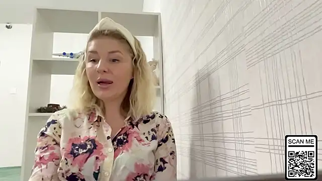 Snapshot of Blondie_xoxoxo chatting on 20, 11, 2025 Blondie xoxoxo online show from 20, 11, 2025