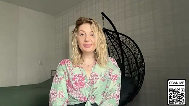 Blondie xoxoxo online show from 13, 4, 2026