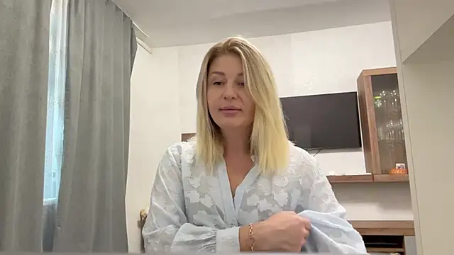 Snapshot of Blondie_xoxoxo chatting on 1, 10, 2025 Blondie xoxoxo online show from 1, 10, 2025