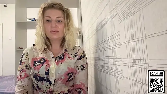 Snapshot of Blondie_xoxoxo chatting on 27, 10, 2025 Blondie xoxoxo online show from 27, 10, 2025