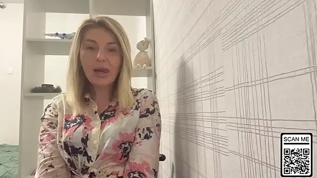 Snapshot of Blondie_xoxoxo chatting on 16, 11, 2025 Blondie xoxoxo online show from 16, 11, 2025