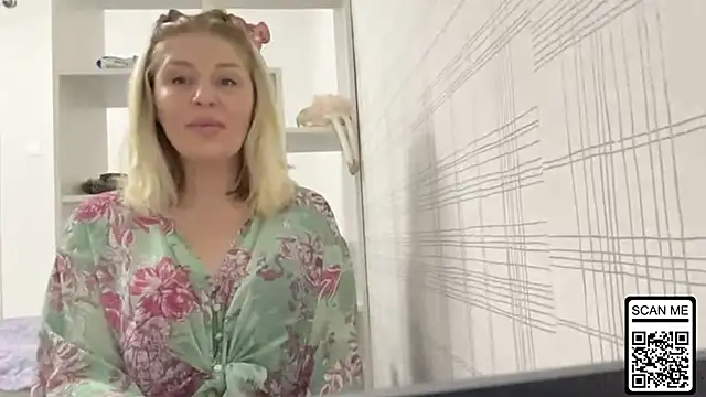 Snapshot of Blondie_xoxoxo chatting on 11, 11, 2025 Blondie xoxoxo online show from 11, 11, 2025