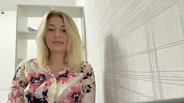 Snapshot of Blondie_xoxoxo chatting on 23, 9, 2025 Blondie xoxoxo online show from 23, 9, 2025