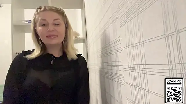 Snapshot of Blondie_xoxoxo chatting on 1, 11, 2025 Blondie xoxoxo online show from 1, 11, 2025