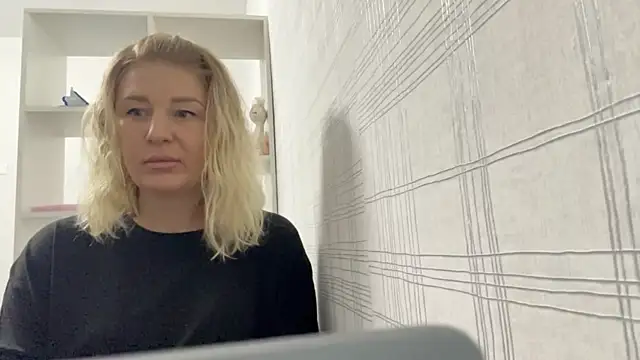 Snapshot of Blondie_xoxoxo chatting on 25, 9, 2025 Blondie xoxoxo online show from 25, 9, 2025