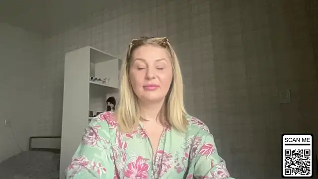 Snapshot of Blondie_xoxoxo chatting on 6, 2, 2026 Blondie xoxoxo online show from 6, 2, 2026