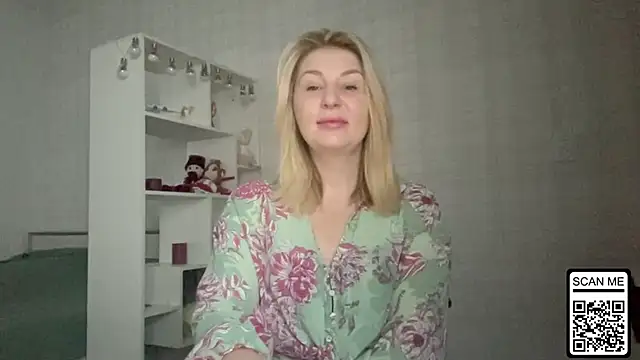 Snapshot of Blondie_xoxoxo chatting on 3, 2, 2026 Blondie xoxoxo online show from 3, 2, 2026