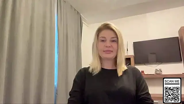 Snapshot of Blondie_xoxoxo chatting on 7, 10, 2025 Blondie xoxoxo online show from 7, 10, 2025