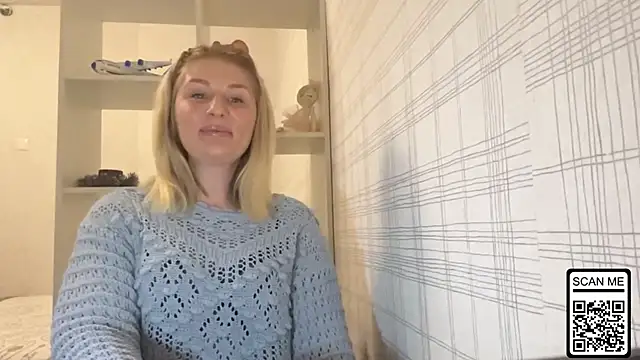 Snapshot of Blondie_xoxoxo chatting on 28, 11, 2025 Blondie xoxoxo online show from 28, 11, 2025