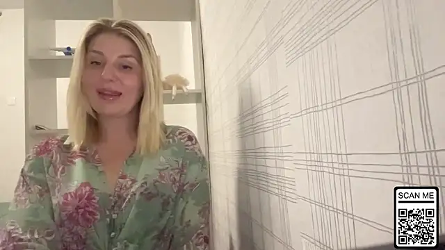 Snapshot of Blondie_xoxoxo chatting on 31, 10, 2025 Blondie xoxoxo online show from 31, 10, 2025