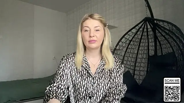 Blondie xoxoxo online show from 5, 4, 2026