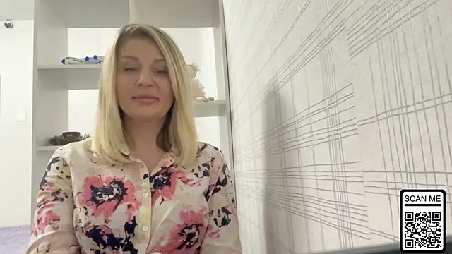 Snapshot of Blondie_xoxoxo chatting on 12, 11, 2025 Blondie xoxoxo online show from 12, 11, 2025