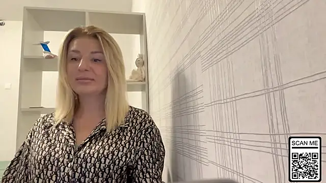 Snapshot of Blondie_xoxoxo chatting on 14, 10, 2025 Blondie xoxoxo online show from 14, 10, 2025