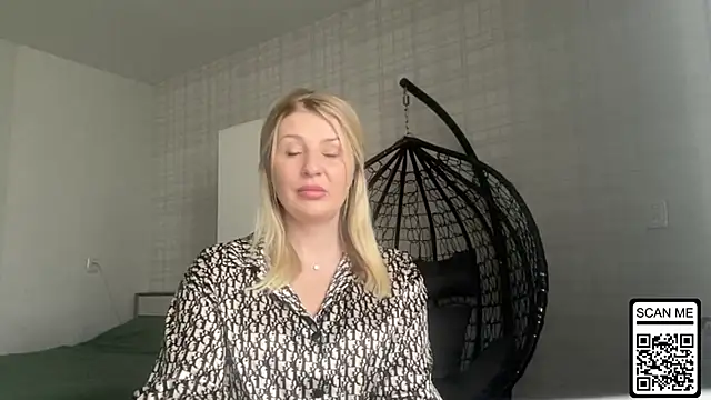 Blondie xoxoxo online show from 23, 4, 2026