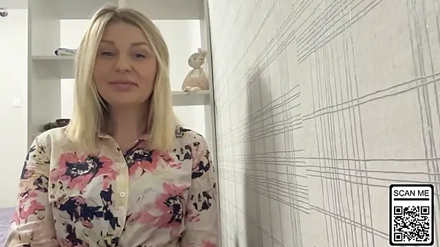 Snapshot of Blondie_xoxoxo chatting on 10, 11, 2025 Blondie xoxoxo online show from 10, 11, 2025