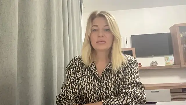 Snapshot of Blondie_xoxoxo chatting on 10, 9, 2025 Blondie xoxoxo online show from 10, 9, 2025