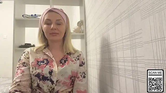 Snapshot of Blondie_xoxoxo chatting on 30, 11, 2025 Blondie xoxoxo online show from 30, 11, 2025