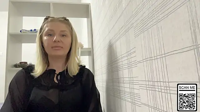 Snapshot of Blondie_xoxoxo chatting on 14, 11, 2025 Blondie xoxoxo online show from 14, 11, 2025