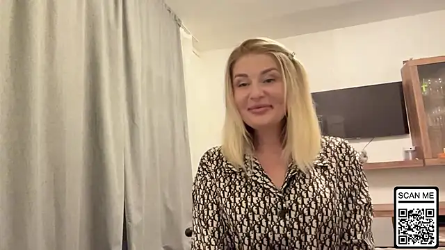 Snapshot of Blondie_xoxoxo chatting on 11, 10, 2025 Blondie xoxoxo online show from 11, 10, 2025