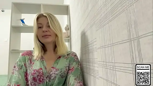 Snapshot of Blondie_xoxoxo chatting on 16, 10, 2025 Blondie xoxoxo online show from 16, 10, 2025