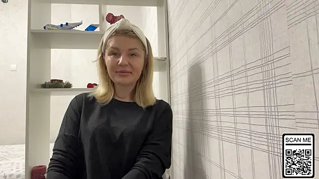 Snapshot of Blondie_xoxoxo chatting on 25, 11, 2025 Blondie xoxoxo online show from 25, 11, 2025