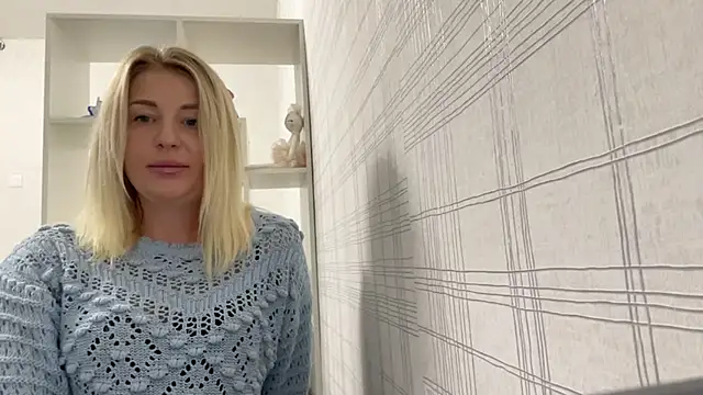 Snapshot of Blondie_xoxoxo chatting on 28, 9, 2025 Blondie xoxoxo online show from 28, 9, 2025