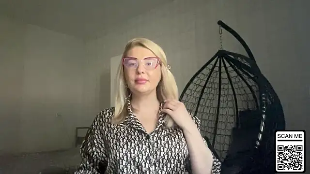 Snapshot of Blondie_xoxoxo chatting on 10, 6, 2026 Blondie xoxoxo online show from 10, 6, 2026