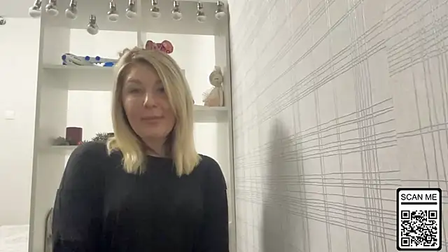 Blondie xoxoxo online show from 15, 12, 2025