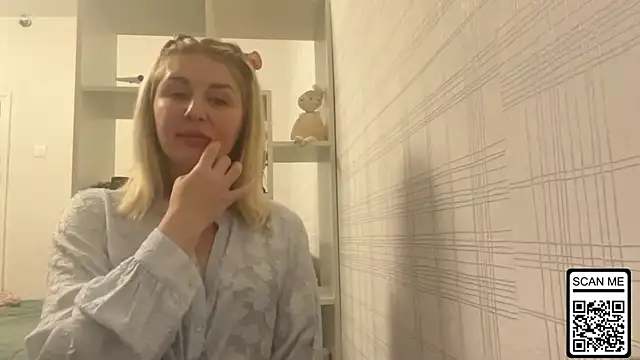 Snapshot of Blondie_xoxoxo chatting on 17, 11, 2025 Blondie xoxoxo online show from 17, 11, 2025