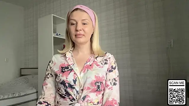 Snapshot of Blondie_xoxoxo chatting on 26, 11, 2025 Blondie xoxoxo online show from 26, 11, 2025