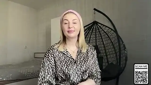 Blondie xoxoxo online show from 5, 5, 2026