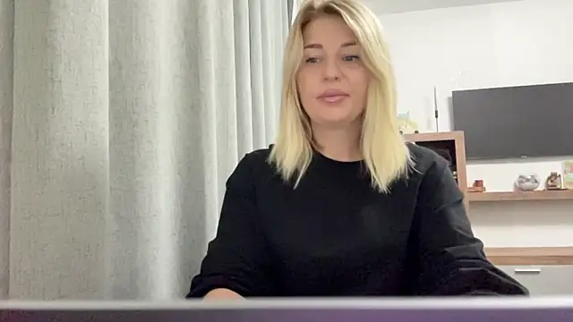 Snapshot of Blondie_xoxoxo chatting on 9, 9, 2025 Blondie xoxoxo online show from 9, 9, 2025