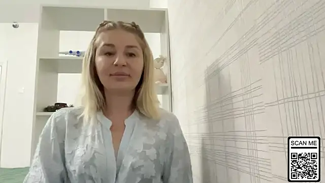 Snapshot of Blondie_xoxoxo chatting on 18, 11, 2025 Blondie xoxoxo online show from 18, 11, 2025