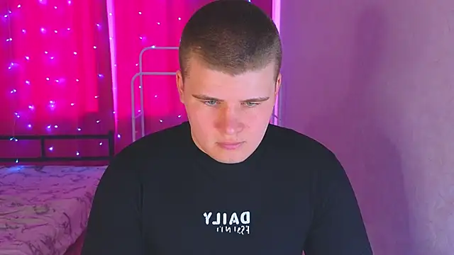 kittenmurr online show from 15, 4, 2026