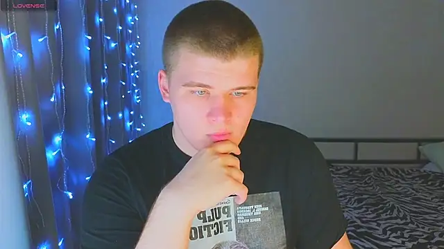 kittenmurr online show from 15, 12, 2025